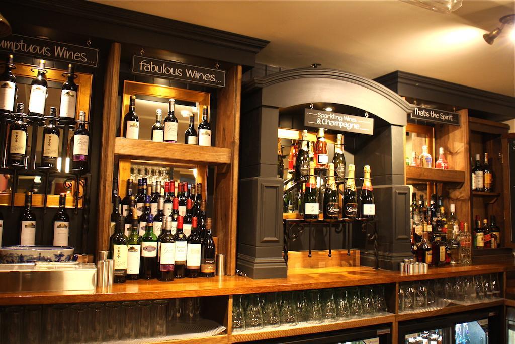 The Bear Hotel By Greene King Inns Hungerford Esterno foto