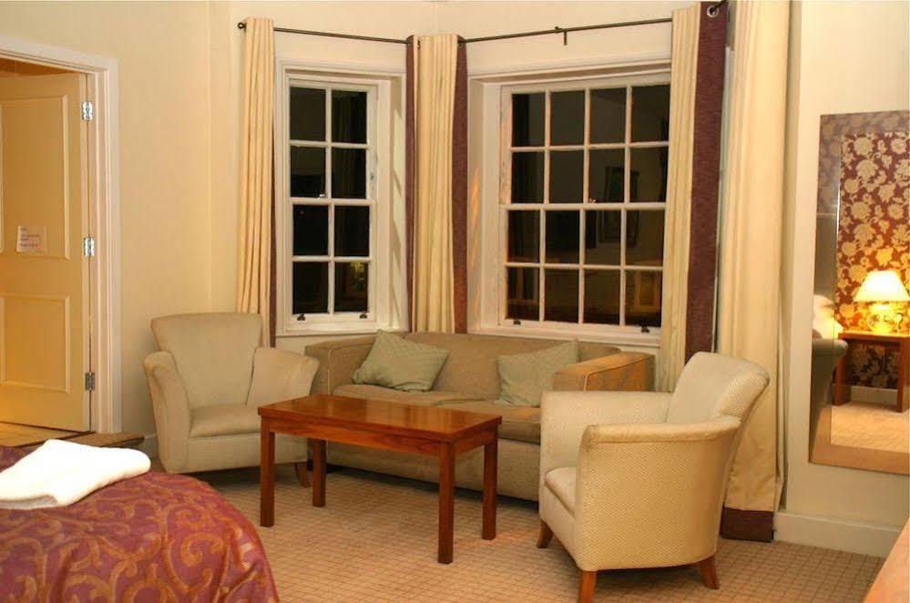 The Bear Hotel By Greene King Inns Hungerford Esterno foto