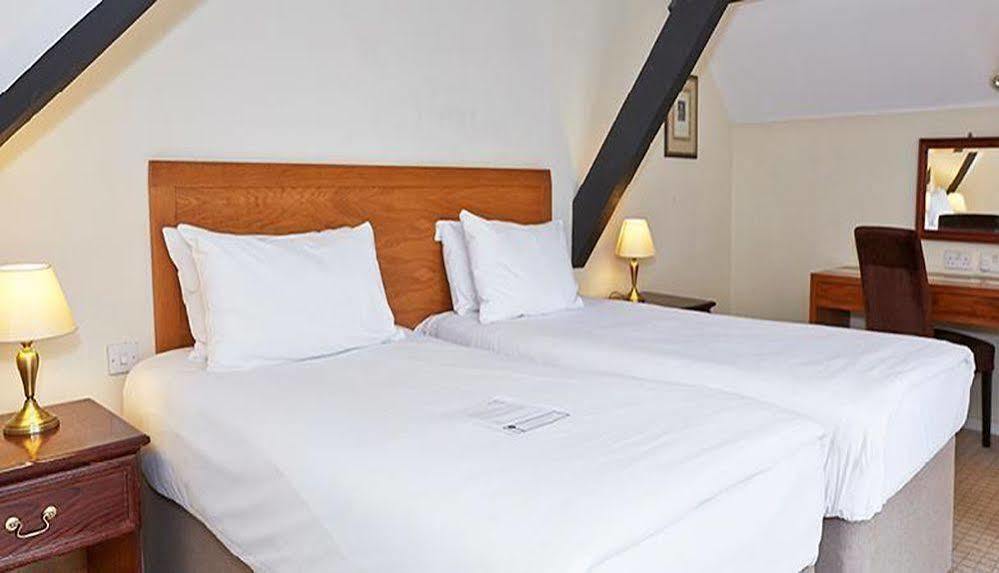 The Bear Hotel By Greene King Inns Hungerford Esterno foto